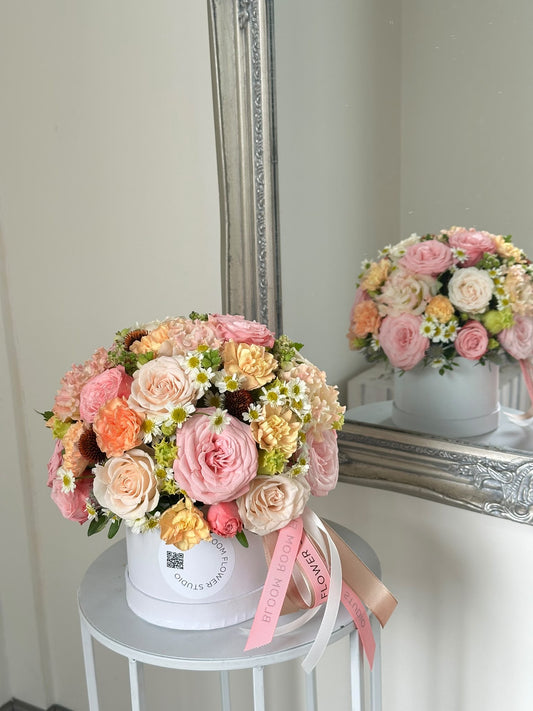 Mini Bloom Box «Summer breeze» – BloomRoom.ee, fresh flowers in Tallinn