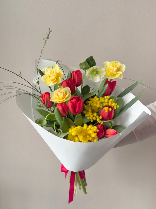 "First Love" Art Bouquet – BloomRoom.ee, fresh flowers in Tallinn
