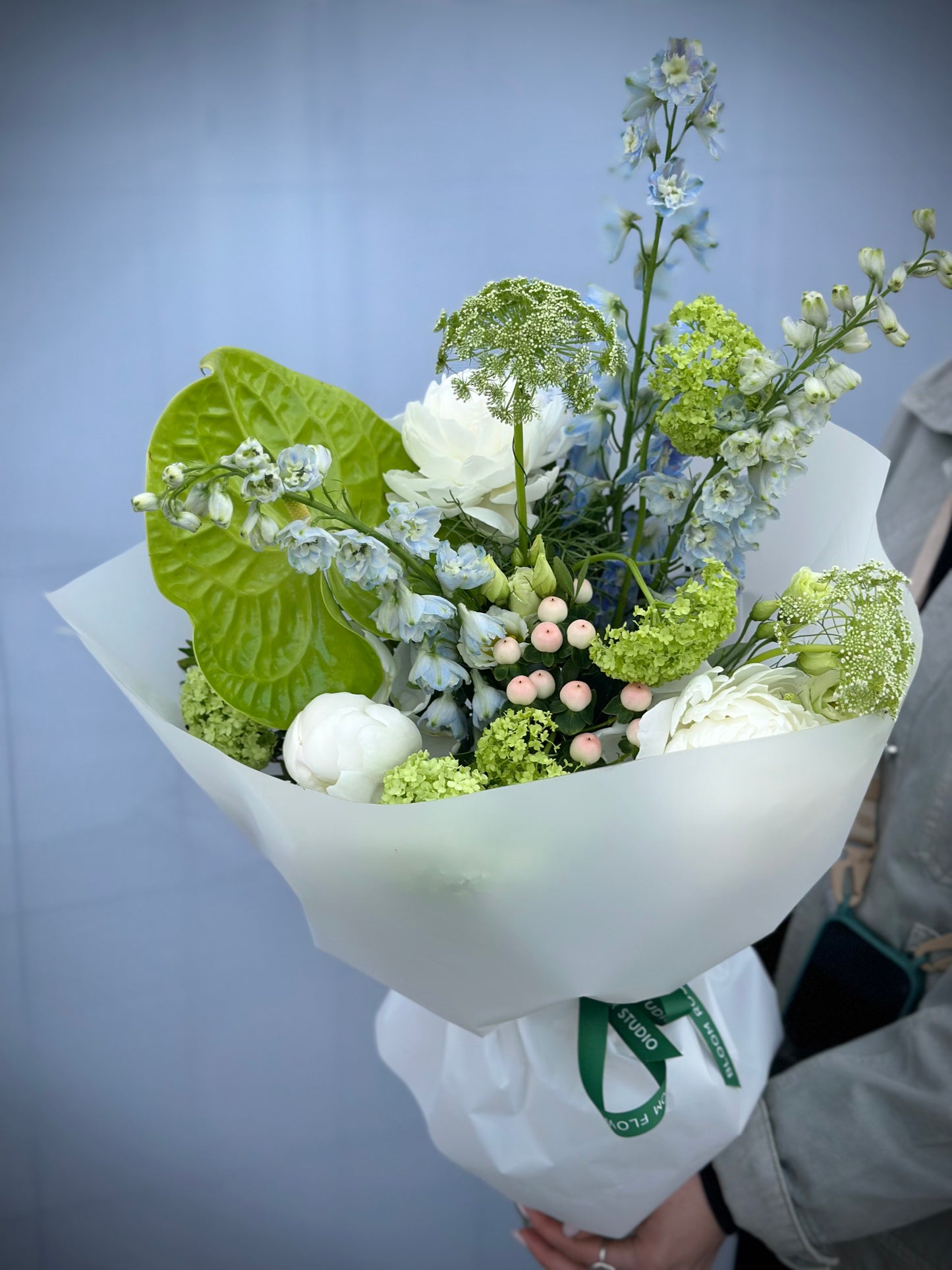 Eksootiline kimp, rohelised ja sinised lilled, peoniidid | Экзотический букет, зеленые и голубые цветы, пионы | Exotic bouquet, green and blue flowers, peonies