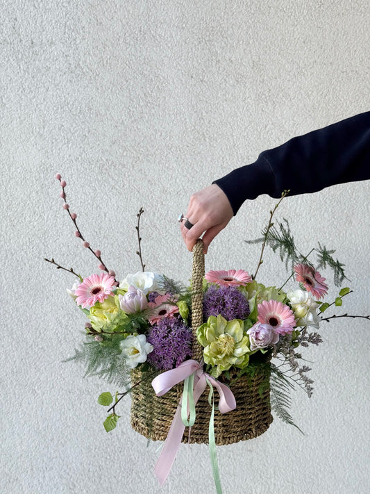 Flower Basket – BloomRoom.ee, fresh flowers in Tallinn