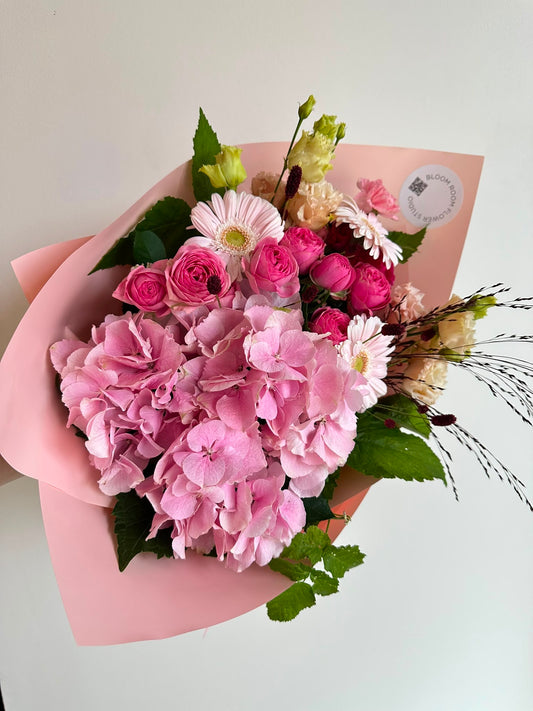 "Royal garden” Art Bouquet – BloomRoom.ee, fresh flowers in Tallinn