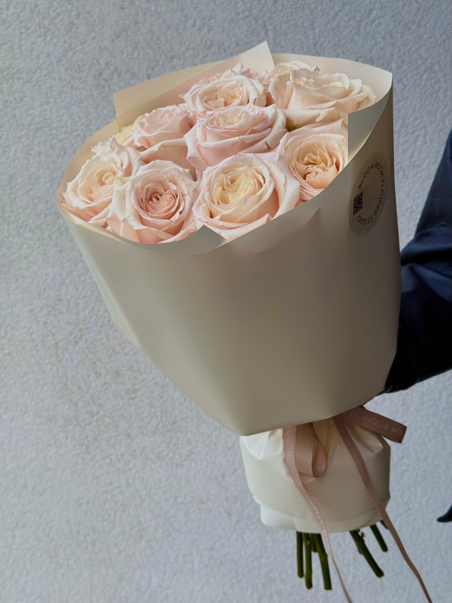 11 Peach garden roses, XL size.