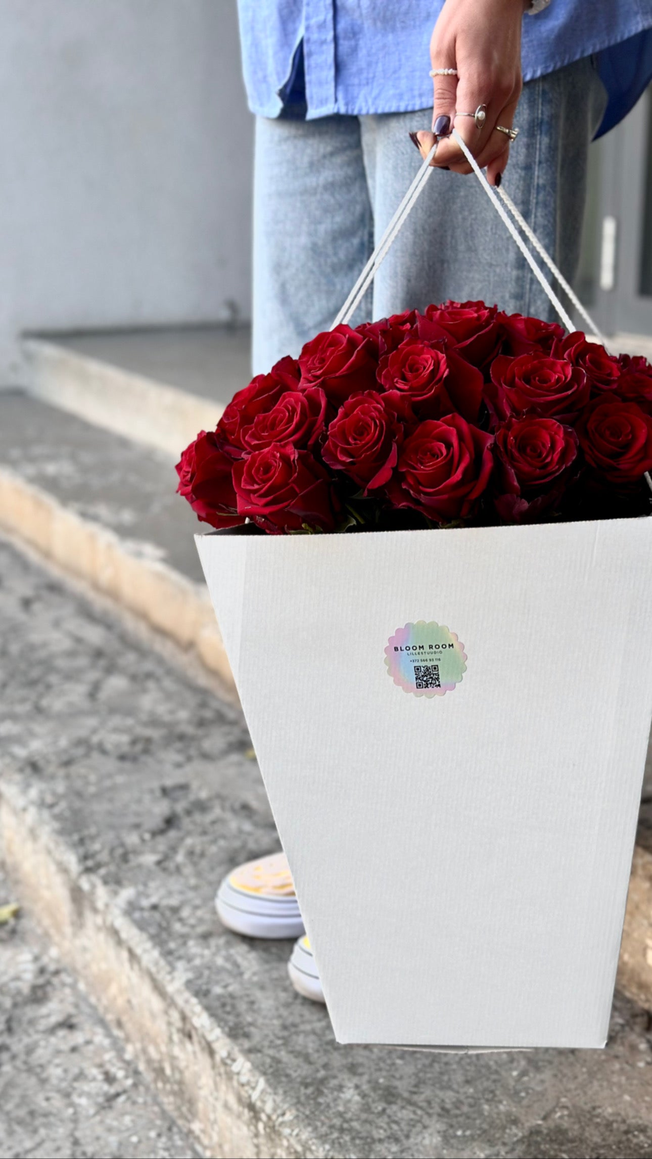 50 punase roosi kimp kvaliteetses valges kastis | 50 красных роз в высококачественной белой коробке | 50 red roses in a premium white box