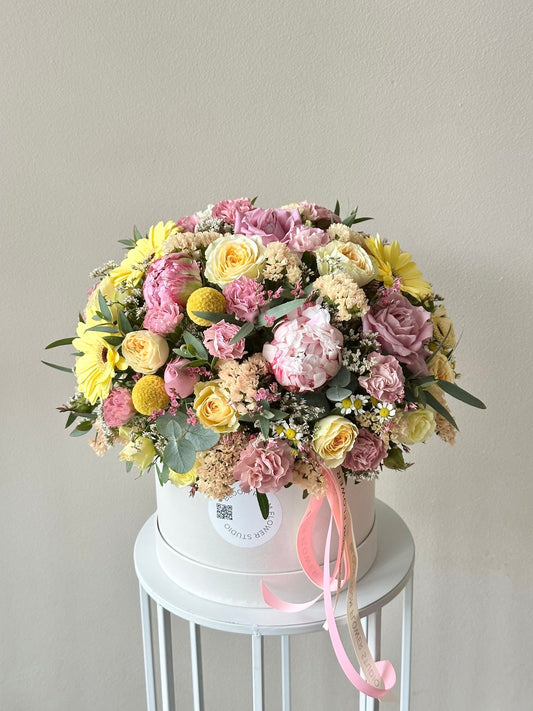 Grand Bloom Box – BloomRoom.ee, fresh flowers in Tallinn