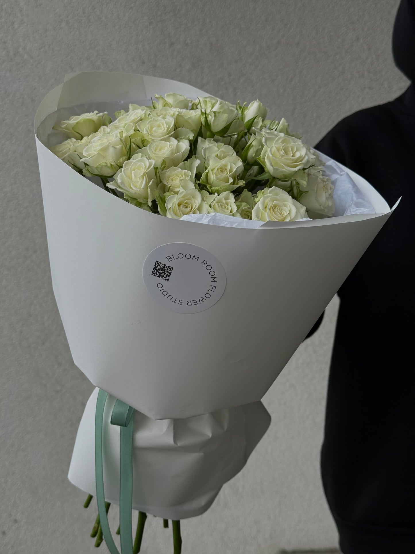 Valge rooside kimp luksuslikus pakendis | Букет белых роз в роскошной упаковке | Luxury white rose bouquet in stunning packaging