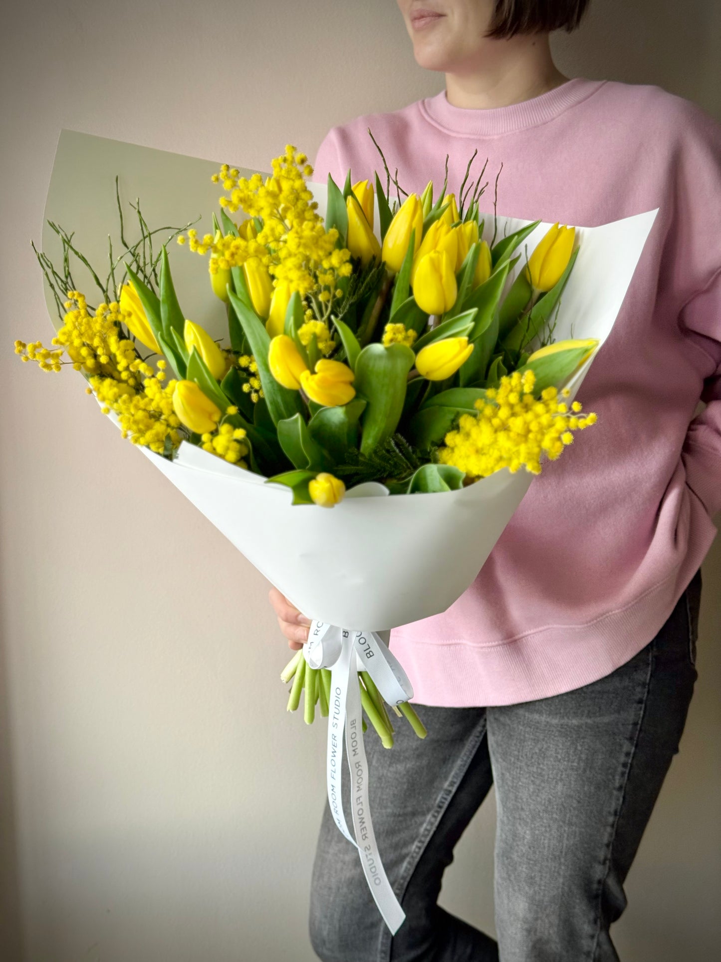 Kollased tulbid ja mimosad luksuslikus kimpus | Желтые тюльпаны и мимозы в роскошном букете | Luxury bouquet of yellow tulips and mimosas