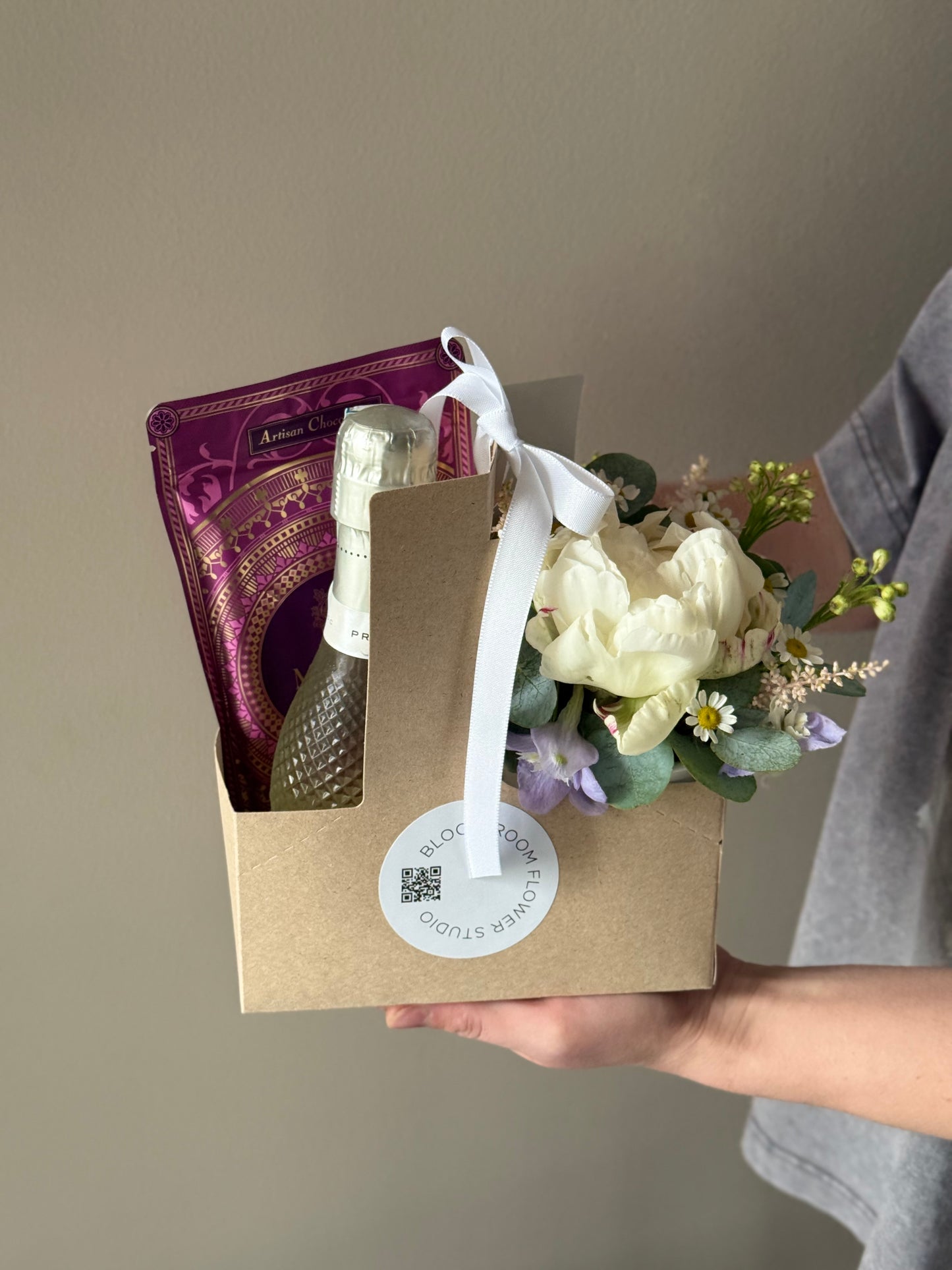 Gift set with flower cocktal, Prosecco and Morocco Premium Chocolate