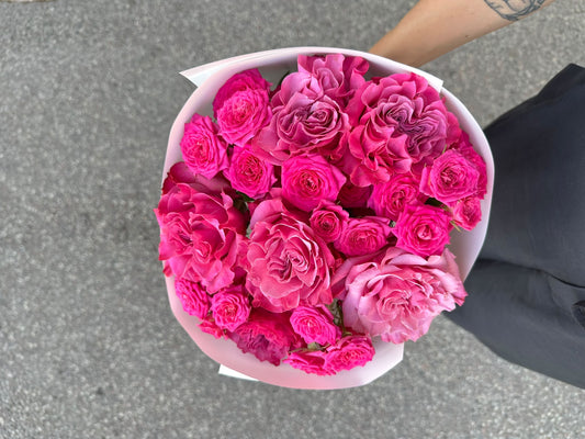 "Love is…" bouquet – BloomRoom.ee, värsked lilled Tallinnas