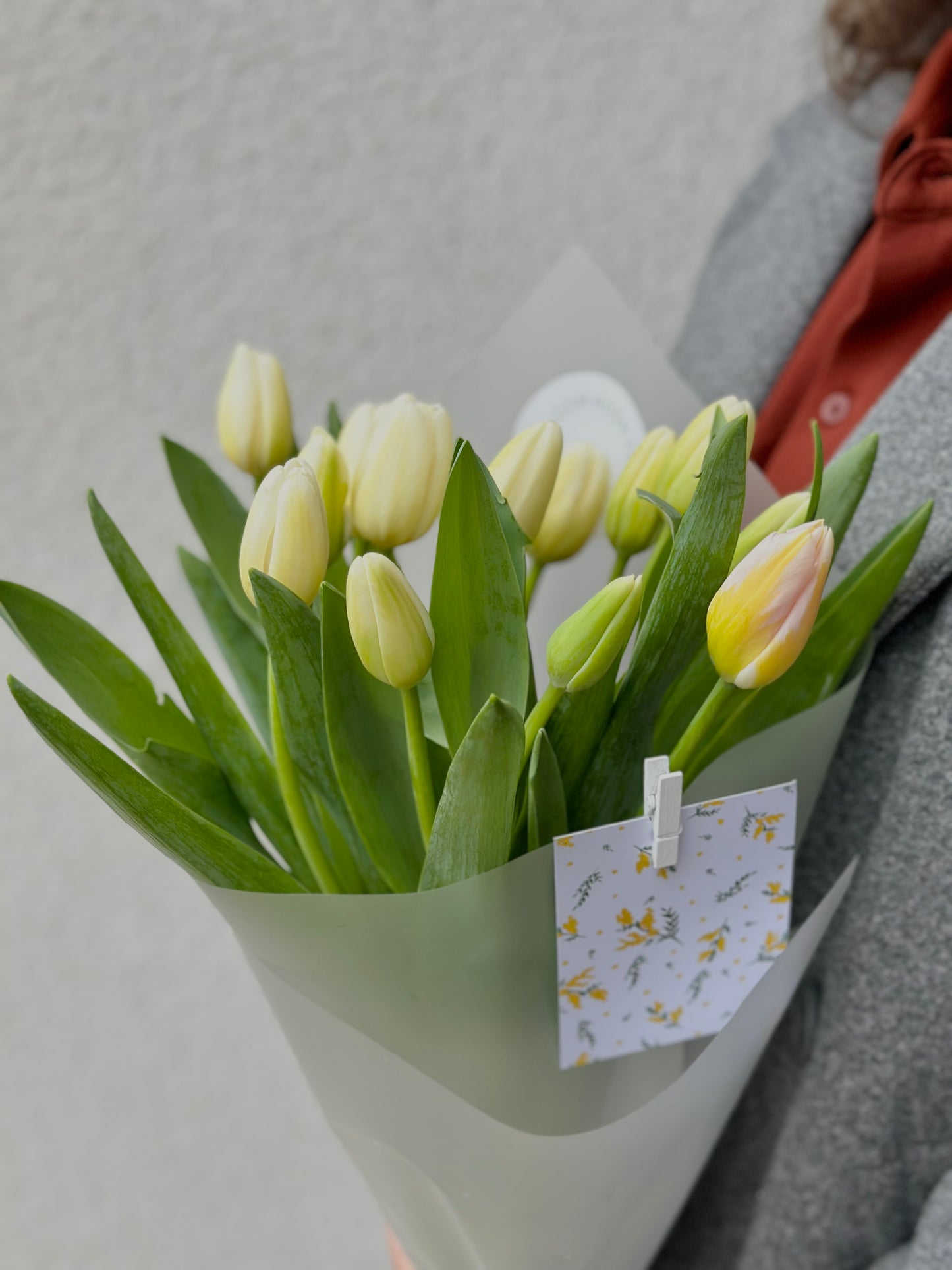 Valged tulpide kimp luksuslikus pakendis | Роскошный букет белых тюльпанов | Luxury bouquet of white tulips