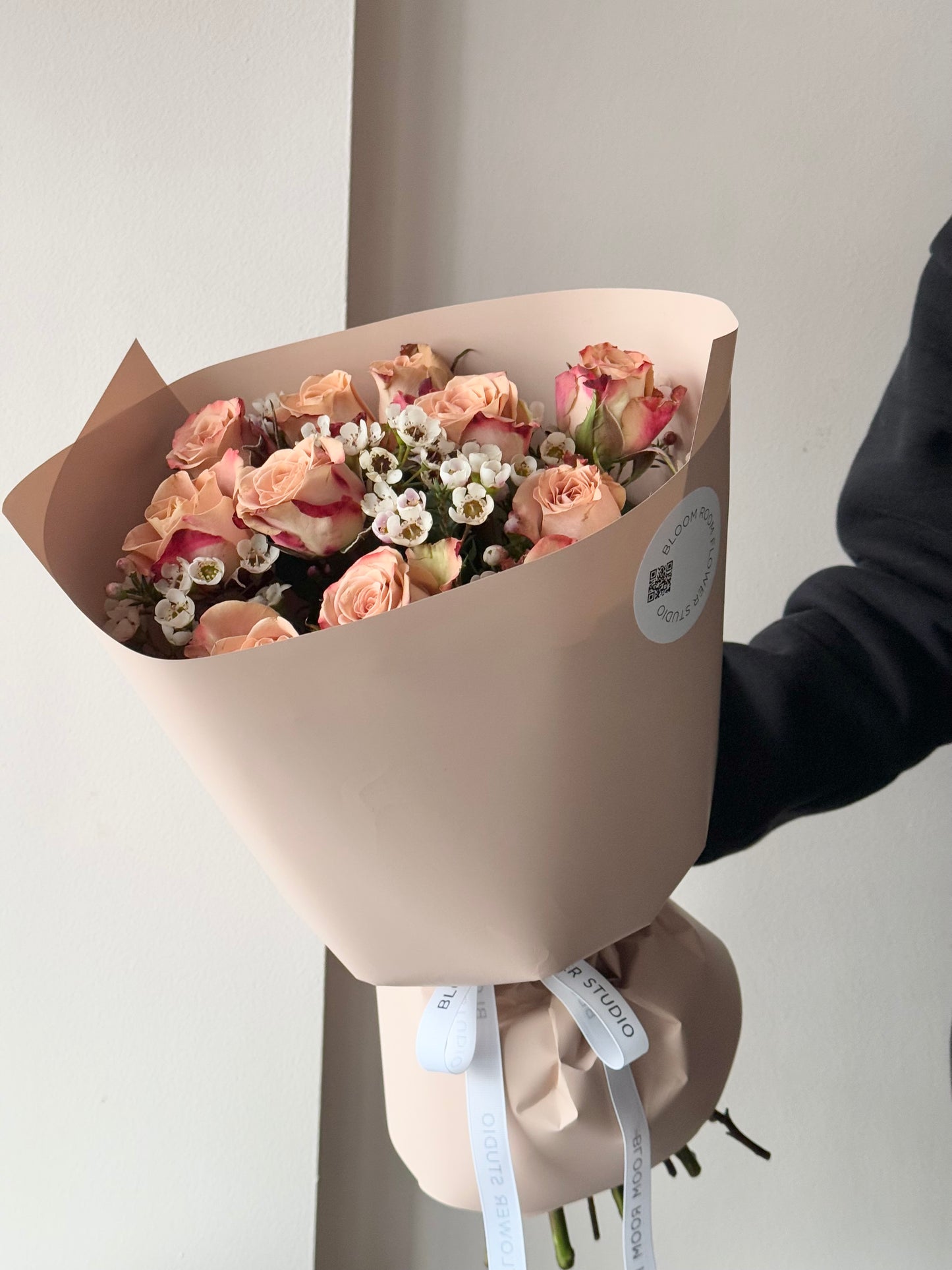 Kreemja roosa rooside kimp | Букет кремовых роз | Cream rose bouquet with wax flowers