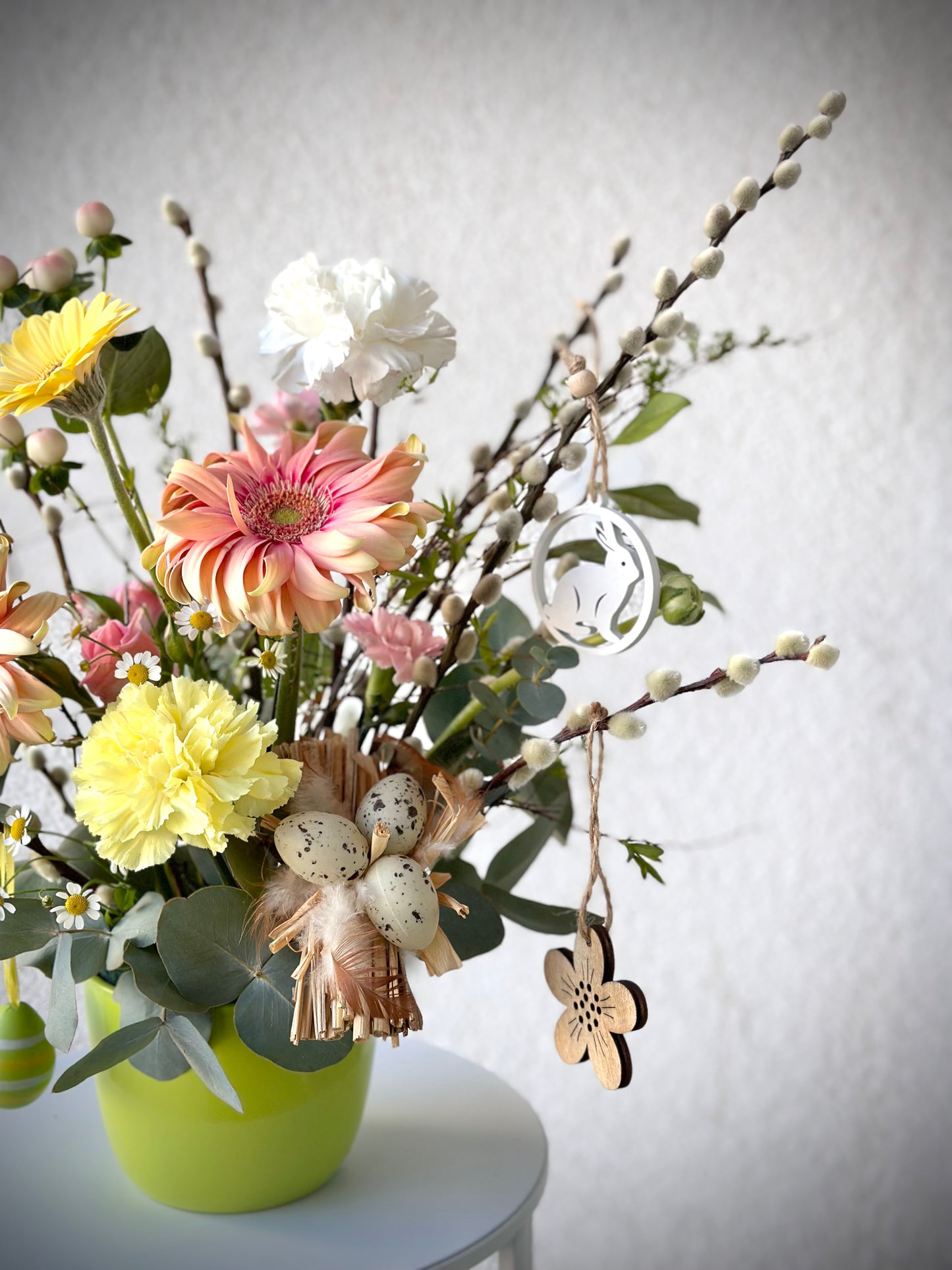 Easter dekoratsioon lillepotis | Пасхальное украшение в цветочном горшке | Easter decor in ceramic pot with flowers and ornaments
