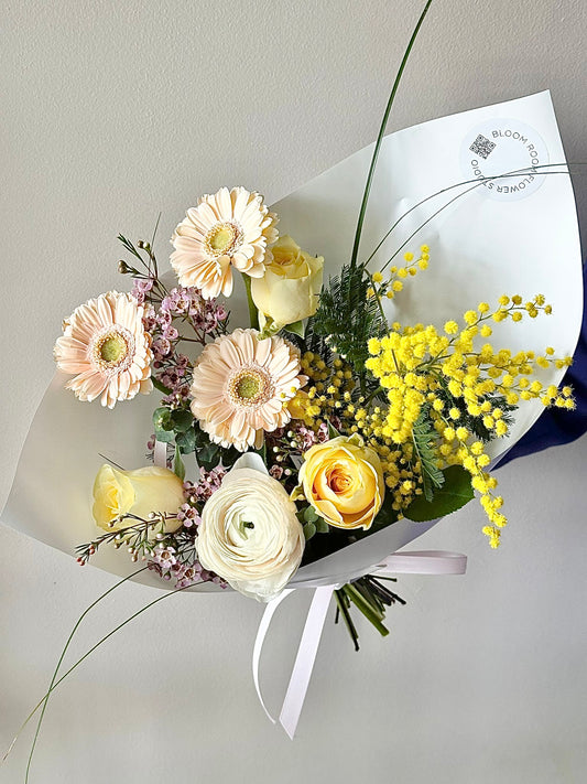 "Spring Mood" Midi Bouquet – BloomRoom.ee, fresh flowers in Tallinn