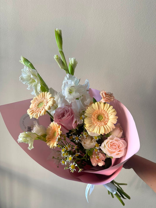"Flirt” Art Bouquet – BloomRoom.ee, fresh flowers in Tallinn