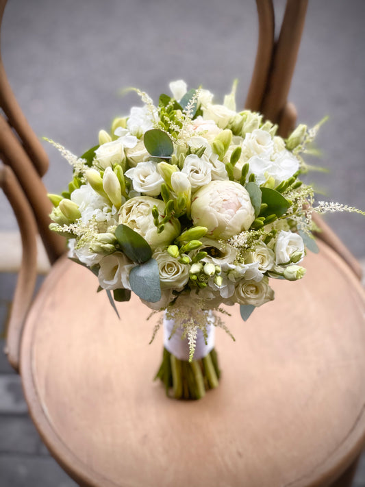 White brides bouquet – BloomRoom.ee, свежие цветы в Таллине