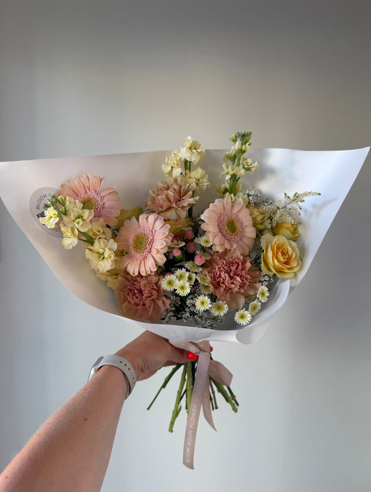 “Soft Meringue” Art Bouquet – BloomRoom.ee, fresh flowers in Tallinn