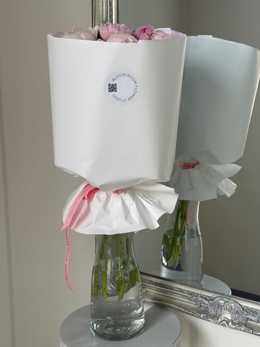 7 «Sarah Bernard” peonies – BloomRoom.ee, fresh flowers in Tallinn