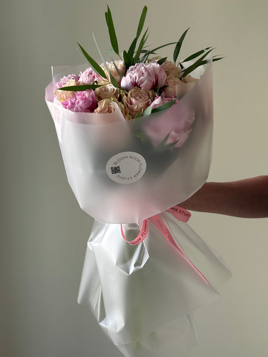 "Peony and roses makes pink foam” Maxi Bouquet – BloomRoom.ee, fresh flowers in Tallinn