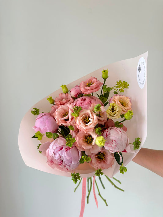 "Summer Sunset” Art Bouquet – BloomRoom.ee, fresh flowers in Tallinn