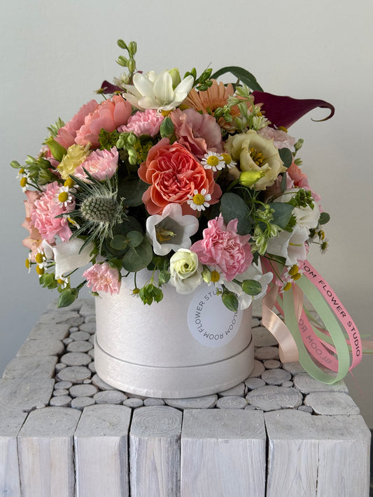 Summer flowers mix in a Bloom Box – BloomRoom.ee, fresh flowers in Tallinn
