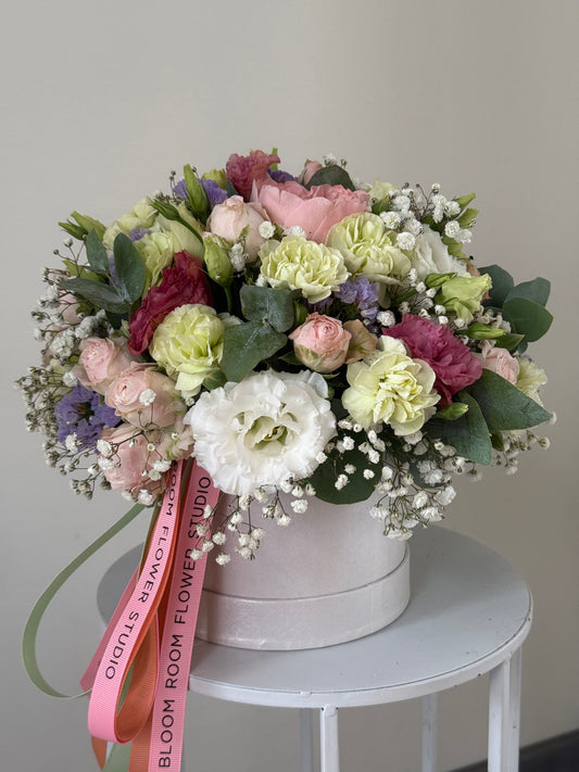 Mini Bloom Box «Tenderness 🌸 » – BloomRoom.ee, fresh flowers in Tallinn