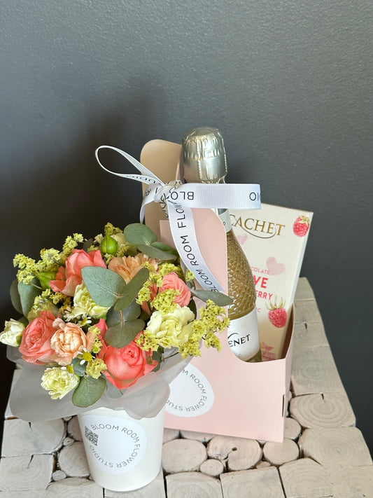 Set “summer must-haves” – BloomRoom.ee, fresh flowers in Tallinn