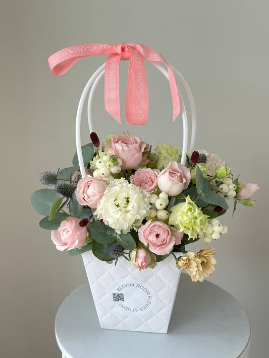 "Hold me tender" Mini Flower Bag – BloomRoom.ee, fresh flowers in Tallinn