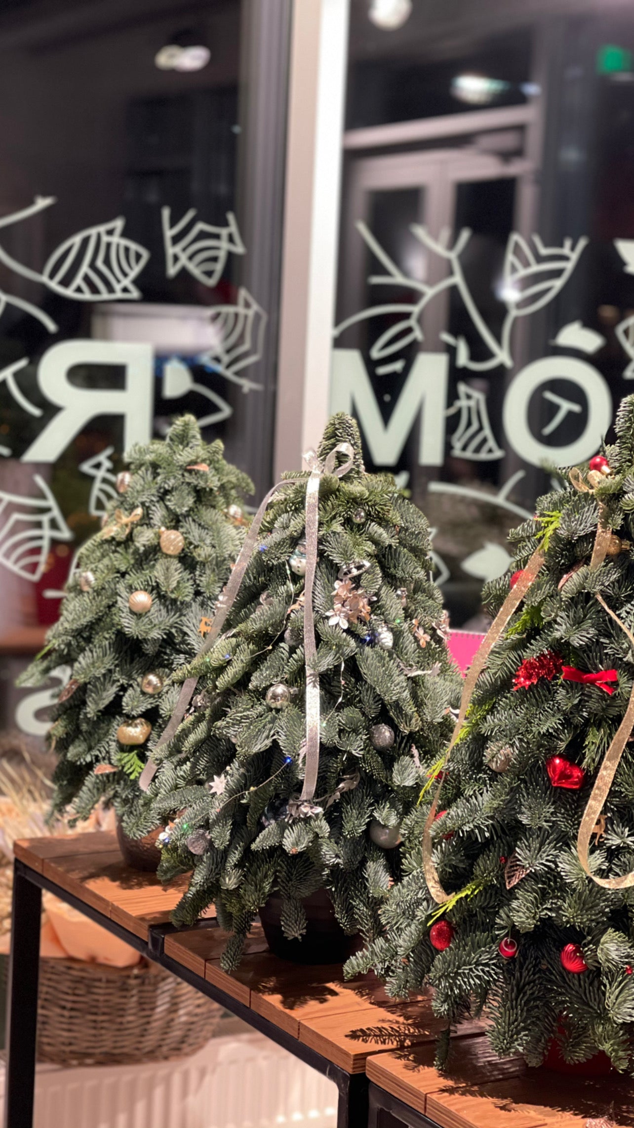 Ehted ja kaunistused jõulupuudel | Украшенные новогодние елки с игрушками | Decorated Christmas trees with ornaments