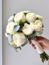 Load image into Gallery viewer, Blonde Brides Bouquet. Preorder only!
