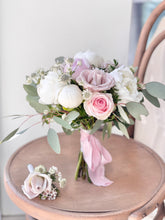 Load image into Gallery viewer, Brides Bouquet. Preorder only!
