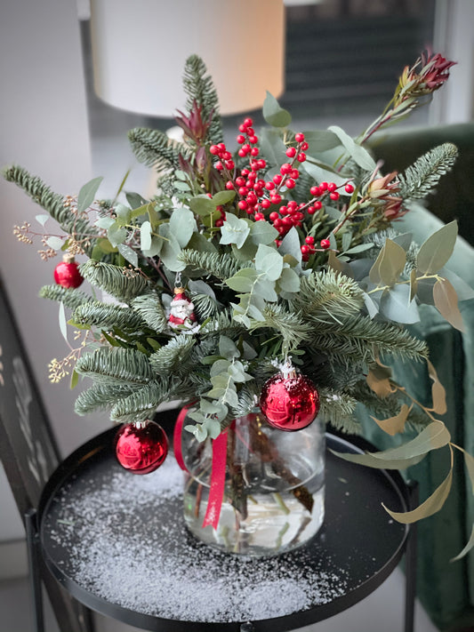 Christmas bouquet – BloomRoom.ee, värsked lilled Tallinnas