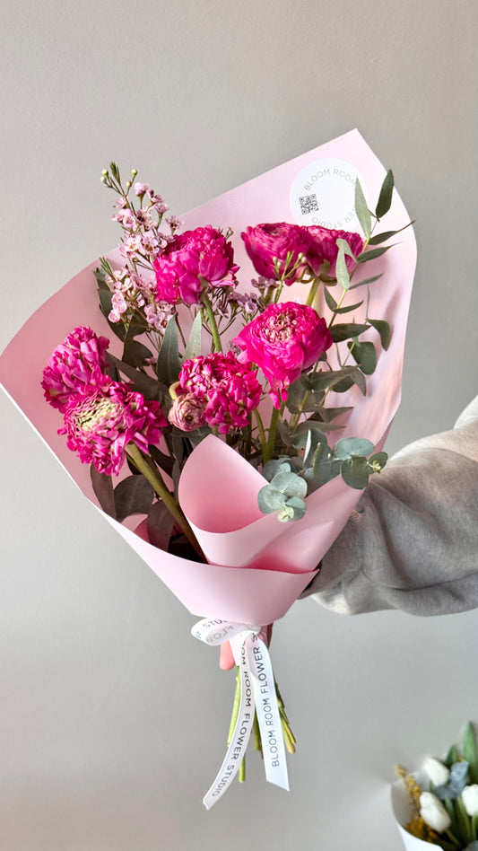 "Think Pink" Art Bouquet – BloomRoom.ee, fresh flowers in Tallinn