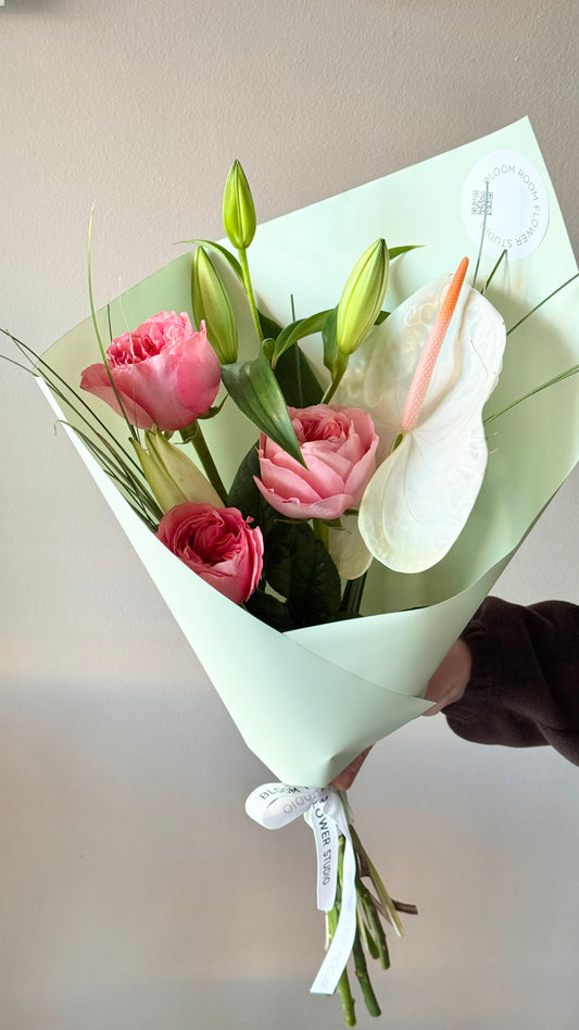 "Mood Maker" Art Bouquet – BloomRoom.ee, fresh flowers in Tallinn