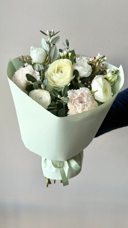 Talvine segu Mini kimp | Зимний микс мини-букет | Winter Mix Mini Bouquet of seasonal flowers in elegant wrap