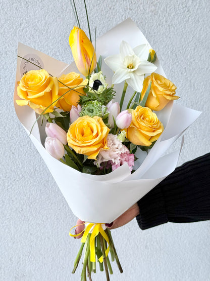 Päikesekiired kunstilisel kimp | Цветы "Солнечные поцелуи" | "Sun kisses" Art Bouquet with yellow roses and tulips