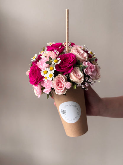 Lilledekk koos rooside ja einekestega | Цветочный букет с розами и зеленью | Floral arrangement  looks like a cocktail with roses and greenery 
