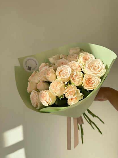 11 White "Sophia" Spray Roses