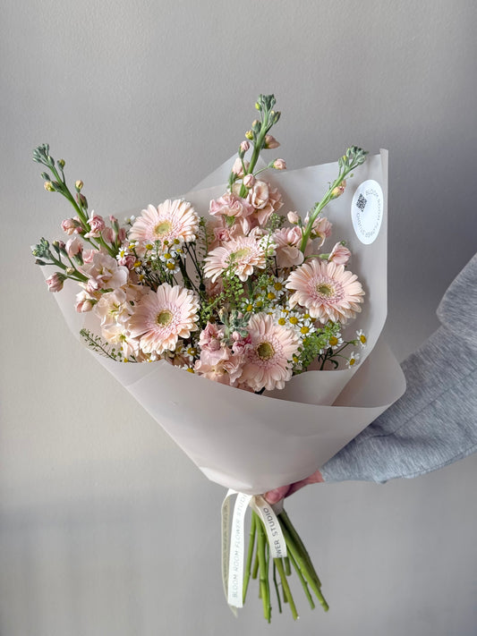 "Creme Brûlée" Art Bouquet – BloomRoom.ee, fresh flowers in Tallinn