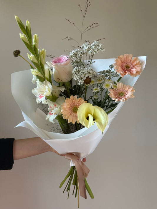 “Shine bright ” Art bouquet – BloomRoom.ee, fresh flowers in Tallinn