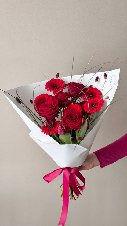 Kiss Me " Art Bouquet punane rooside ja gerberatega | Букет "Целуй меня" с красными розами и герберами | Kiss Me " Art Bouquet with red roses and gerberas