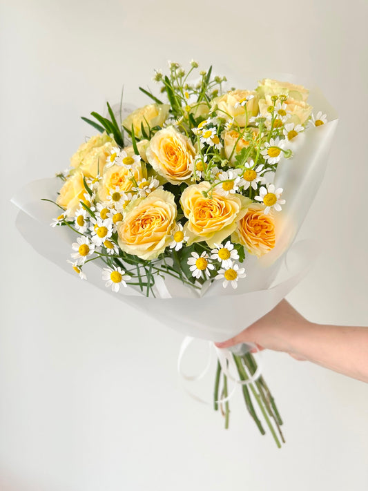 "Sunny Bunny" Maxi Bouquet – BloomRoom.ee, fresh flowers in Tallinn