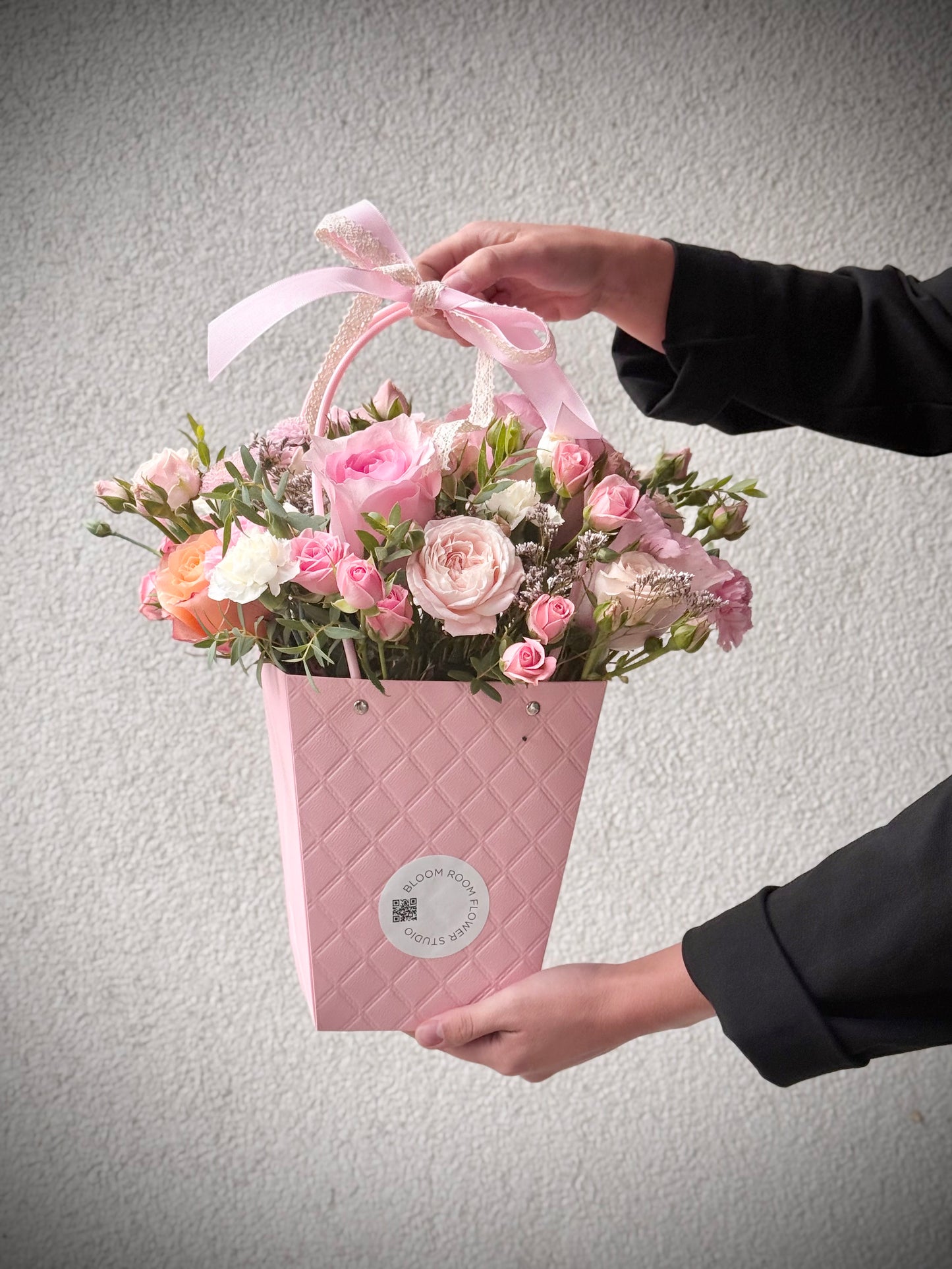 Kaunis lillekott rooside ja muude lilledega | Роскошная цветочная сумка с розами и другими цветами | Elegant flower bag with roses and other blooms