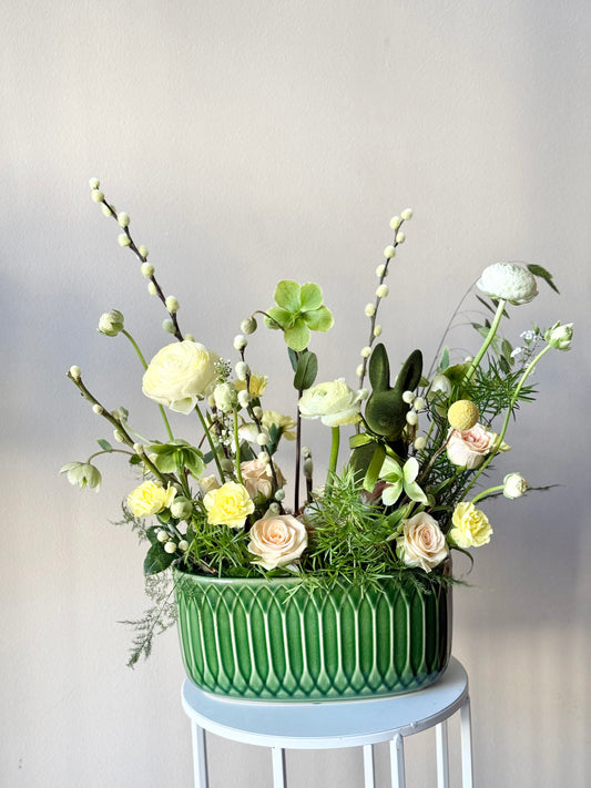 Easter decor in a ceramic pot – BloomRoom.ee, fresh flowers in Tallinn