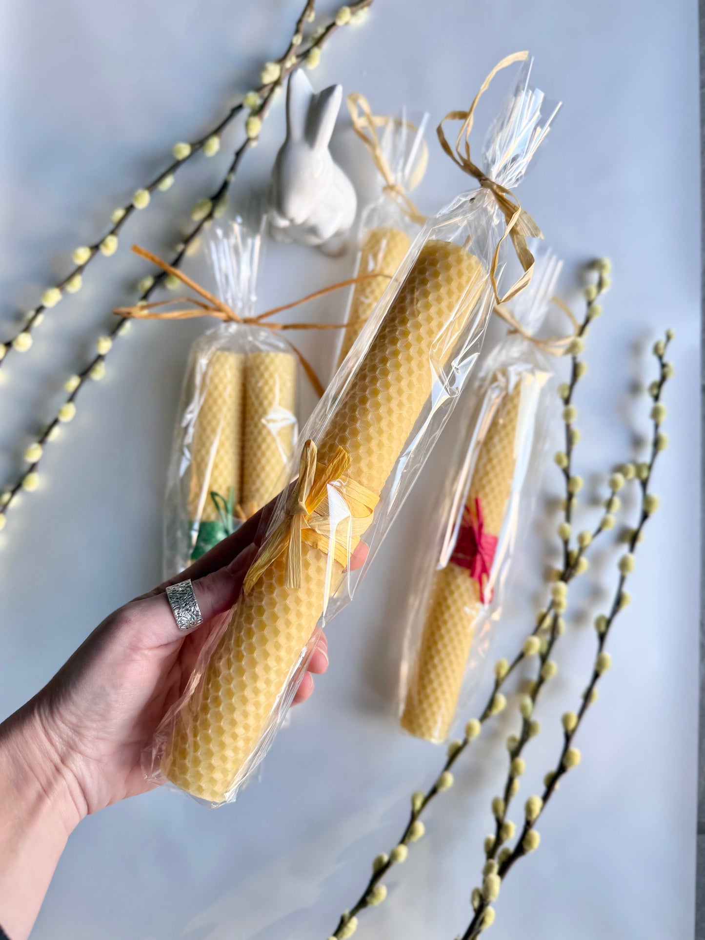 Handcrafted candles 100% natural beeswax, with herbs and essential oils. L size.