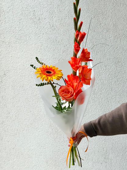 Tagasi kooli "Oranži tuju" lillekimp Gerbera ja Gladiolusega | Цветочная композиция "Оранжевое настроение" с герберами и гладиолусами | Back to School "Orange Mood" flower arrangement with Gerbera and Gladiolus
