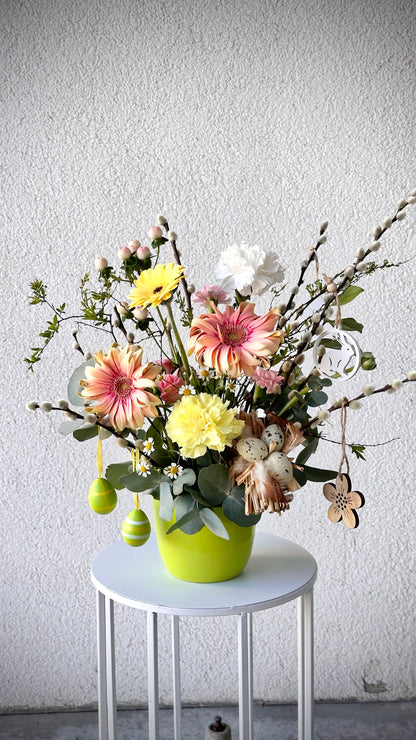 Erilisi lillecompositsioon rohelises potis | Цветочная композиция в зеленом горшке | Elegant flower arrangement in green pot