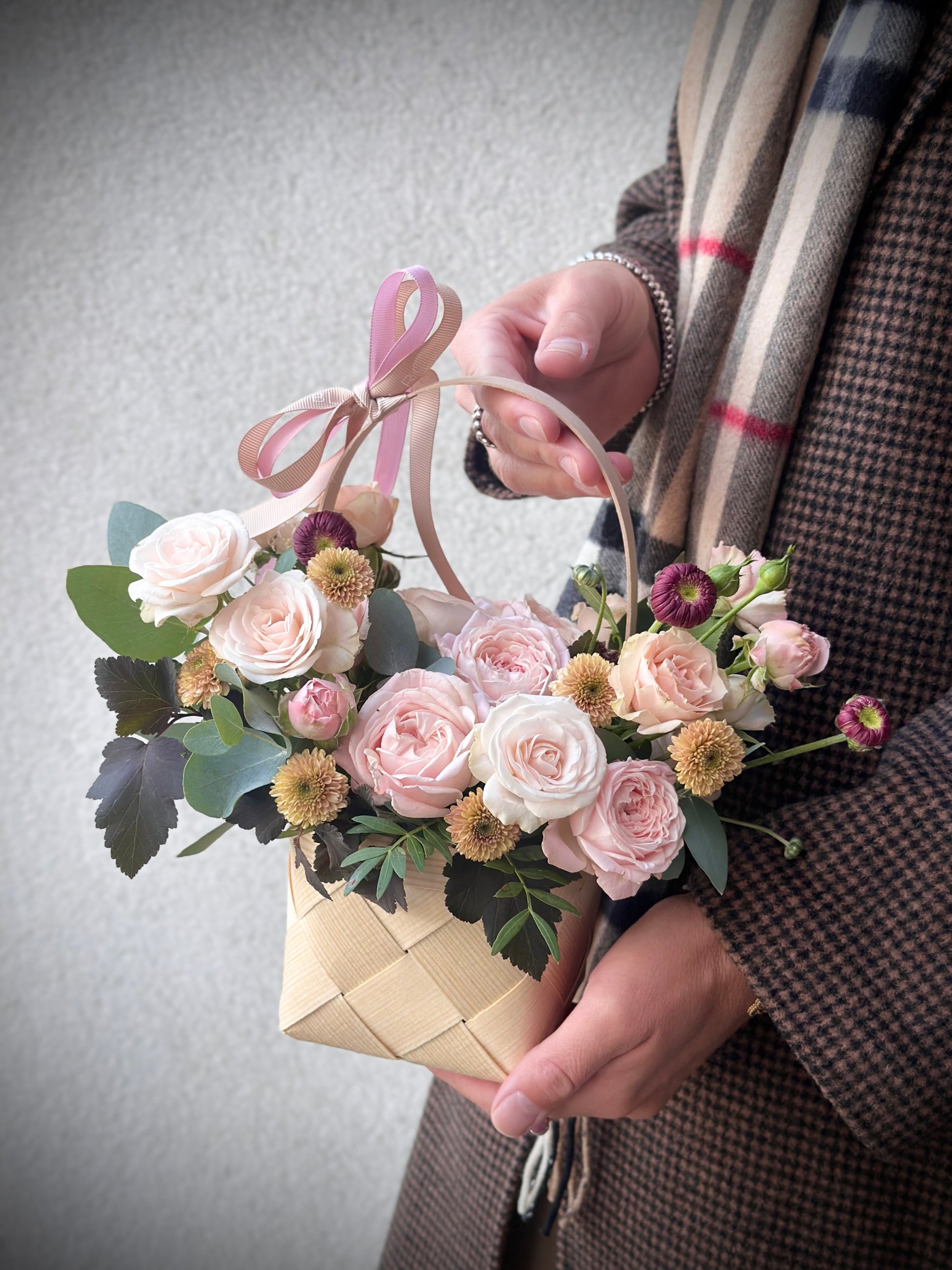 Mini korv lilledega: roosid, päevakestad, Eustoma | Мини-корзина с цветами: розы, ромашки, Эустома | Mini basket with flowers: roses, daisies, Eustoma