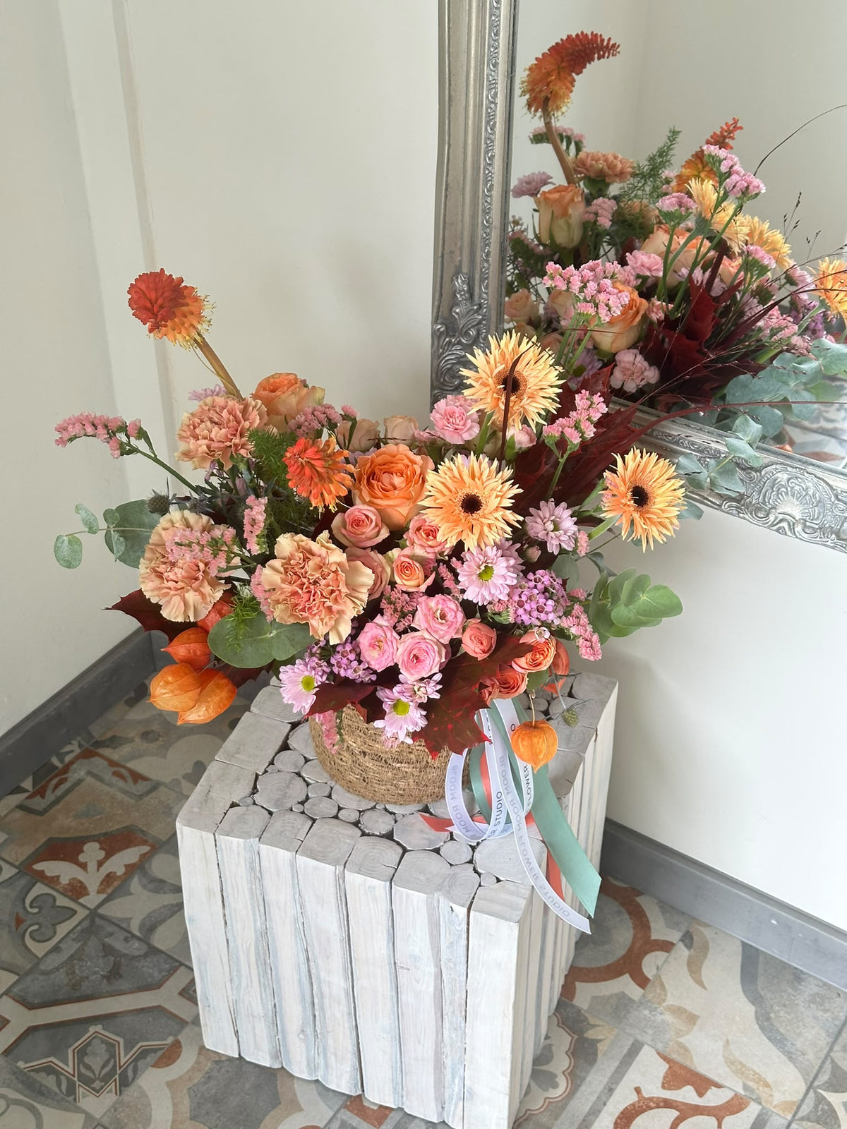 Flower bascet with seasonal bloomers 🧡