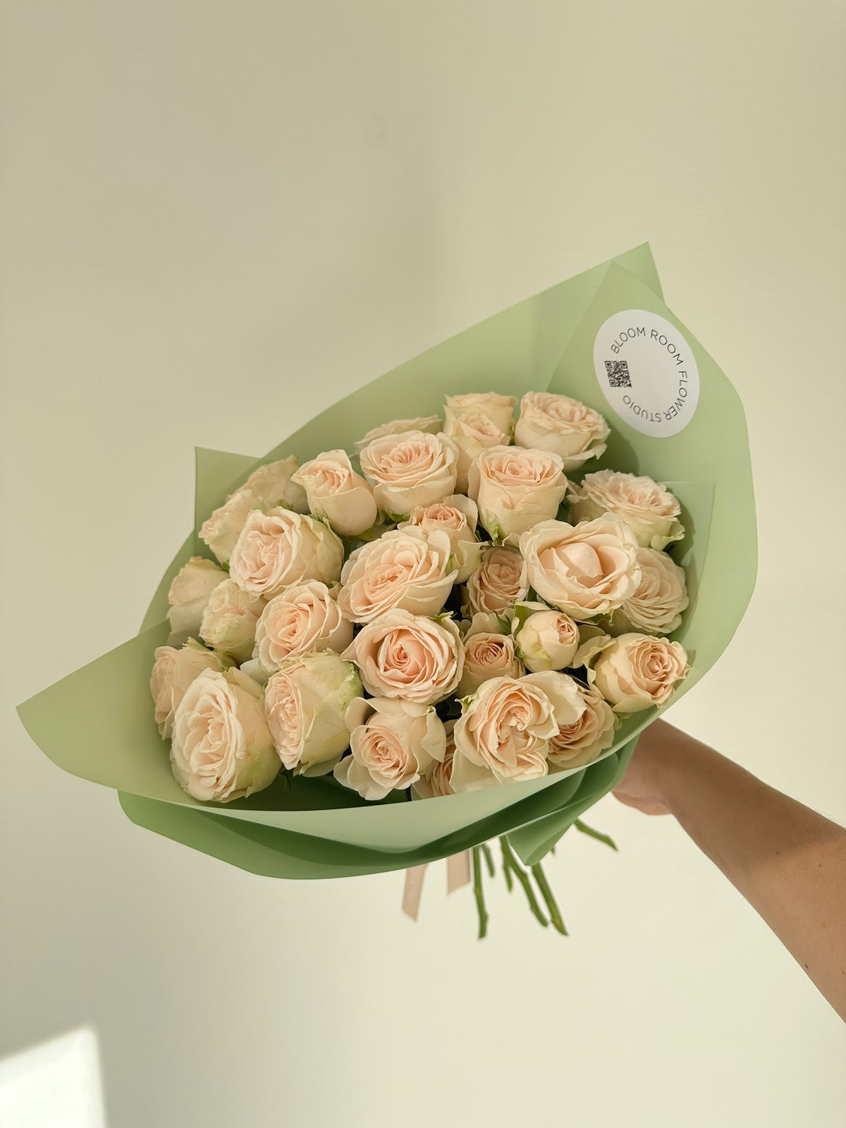 11 White "Sophia" Spray Roses