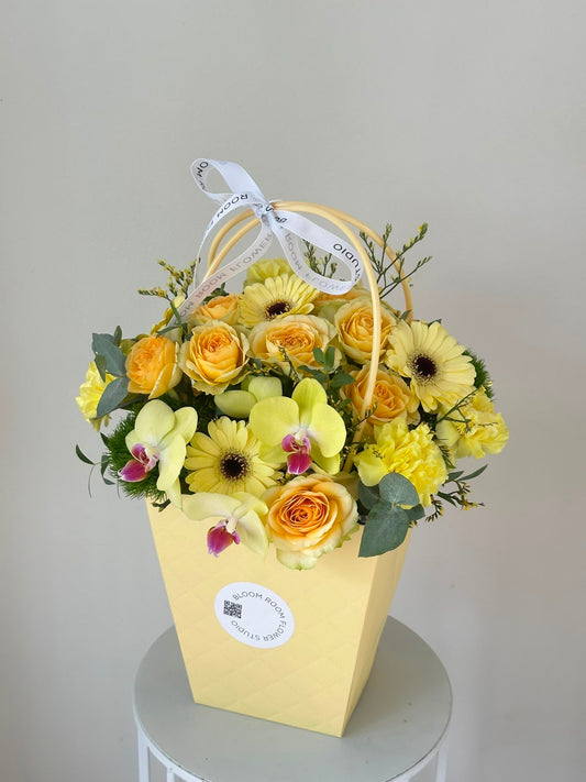 "Hold me even more tender" Midi Flower Bag – BloomRoom.ee, värsked lilled Tallinnas