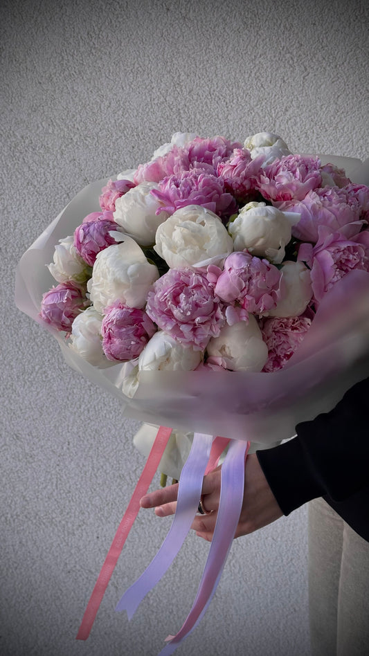 WOW bouquet with 50 pink and white peonies